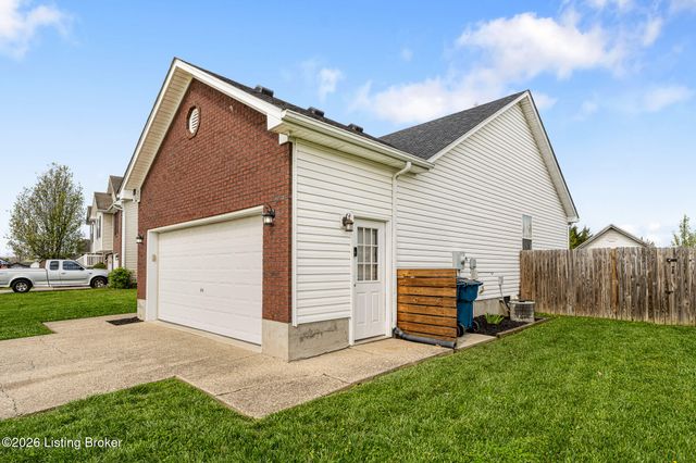 112 Red Oak Dr, Shepherdsville, KY 40165