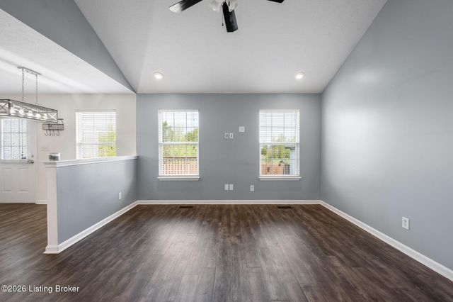 112 Red Oak Dr, Shepherdsville, KY 40165