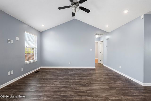 112 Red Oak Dr, Shepherdsville, KY 40165