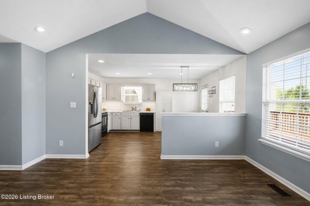 112 Red Oak Dr, Shepherdsville, KY 40165