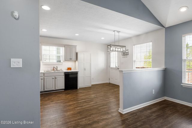 112 Red Oak Dr, Shepherdsville, KY 40165