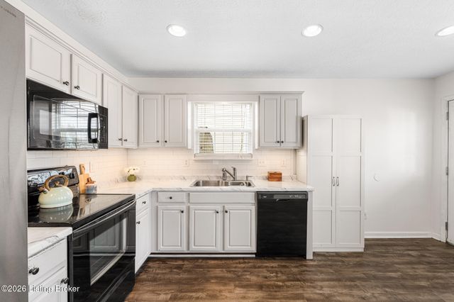 112 Red Oak Dr, Shepherdsville, KY 40165