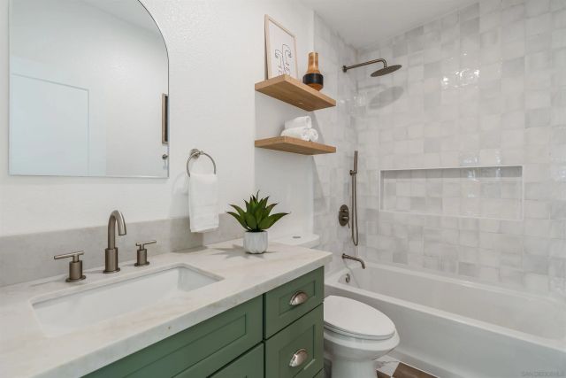 1426 Santa Rosa St, Oceanside, CA 92058