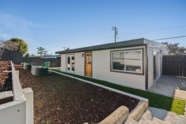 1426 Santa Rosa St, Oceanside, CA 92058