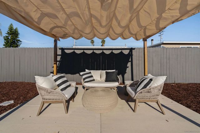 1426 Santa Rosa St, Oceanside, CA 92058