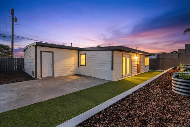 1426 Santa Rosa St, Oceanside, CA 92058