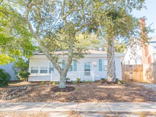 307 Fayetteville Avenue, Carolina Beach, NC 28428