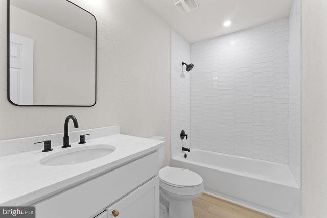 4612 CHARLTON CT, Woodbridge, VA 22193