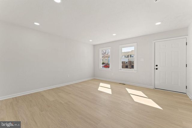 4612 CHARLTON CT, Woodbridge, VA 22193