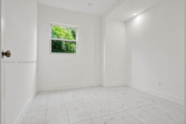 2211 NW 82nd St, Miami, FL 33147