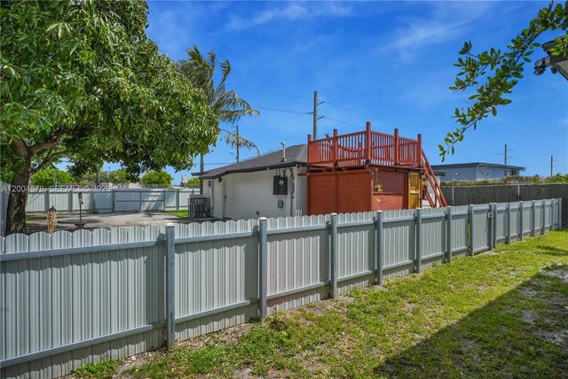 2211 NW 82nd St, Miami, FL 33147