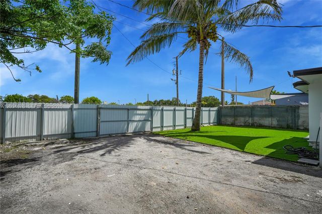 2211 NW 82nd St, Miami, FL 33147