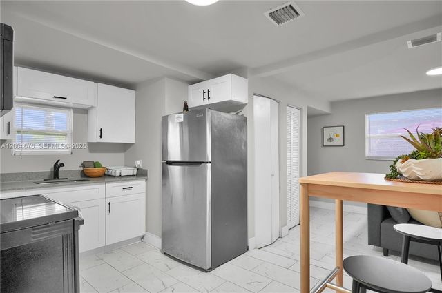 2211 NW 82nd St, Miami, FL 33147