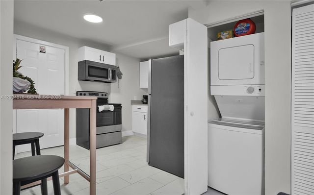 2211 NW 82nd St, Miami, FL 33147