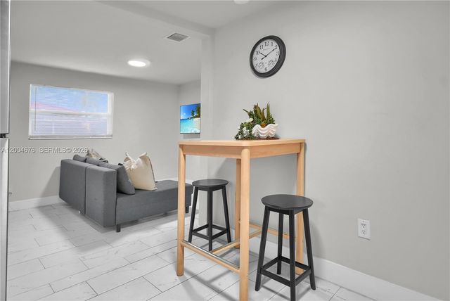 2211 NW 82nd St, Miami, FL 33147