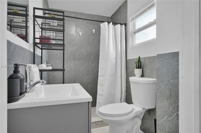 2211 NW 82nd St, Miami, FL 33147