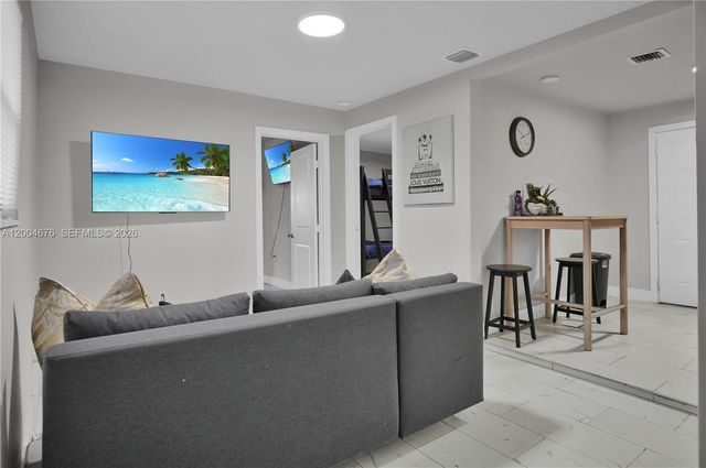 2211 NW 82nd St, Miami, FL 33147