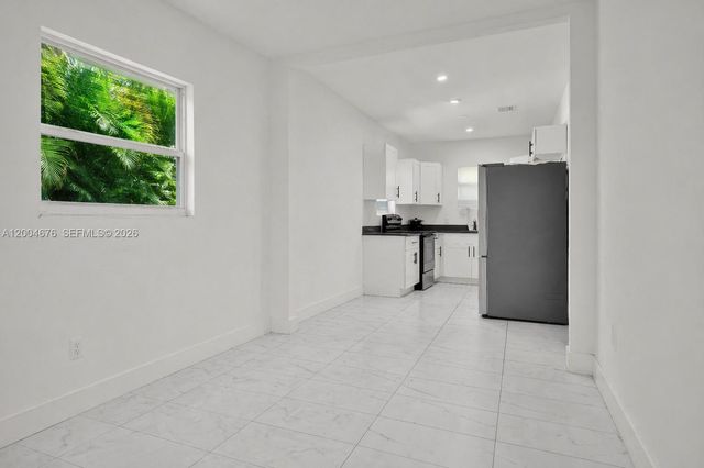 2211 NW 82nd St, Miami, FL 33147