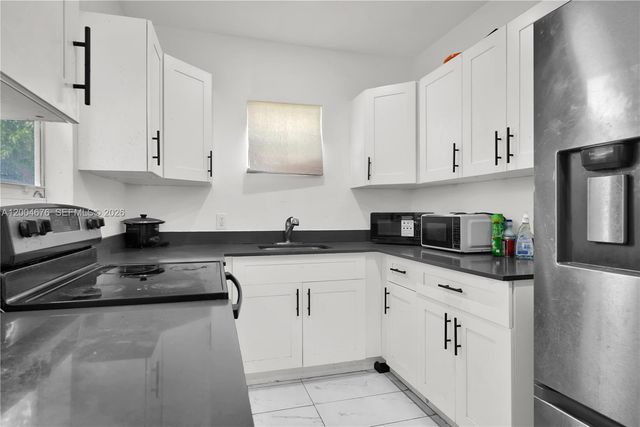 2211 NW 82nd St, Miami, FL 33147