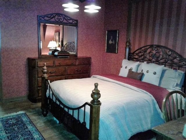 233 N Mathewson Ave, Wichita, KS 67214