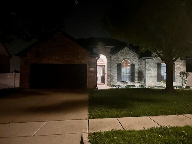 1500 Park Crest Drive, Crowley, TX 76036