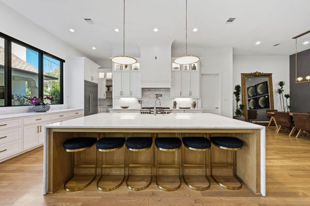 878 W 41st Street, Houston, TX 77018