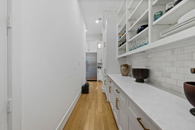 878 W 41st Street, Houston, TX 77018