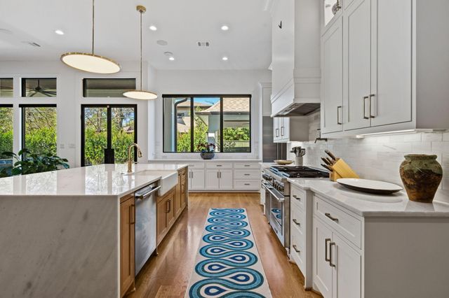 878 W 41st Street, Houston, TX 77018