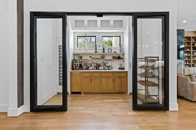 878 W 41st Street, Houston, TX 77018