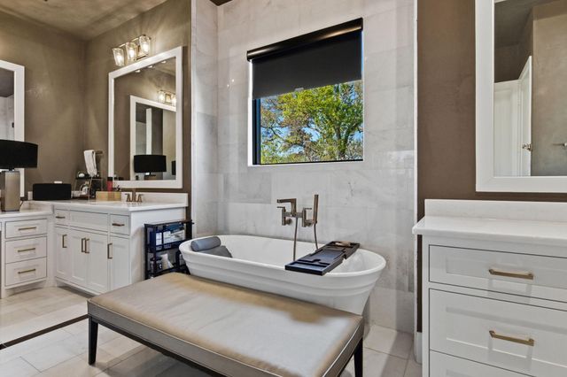 878 W 41st Street, Houston, TX 77018