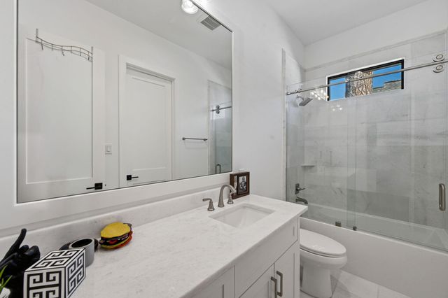 878 W 41st Street, Houston, TX 77018