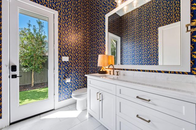 878 W 41st Street, Houston, TX 77018