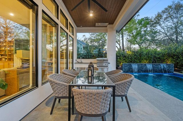 878 W 41st Street, Houston, TX 77018