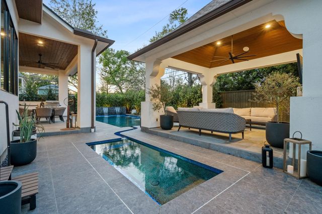 878 W 41st Street, Houston, TX 77018