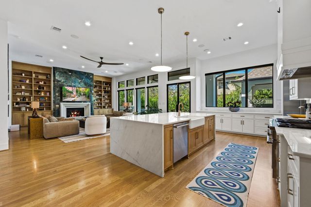 878 W 41st Street, Houston, TX 77018