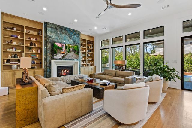 878 W 41st Street, Houston, TX 77018