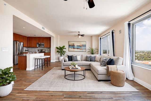 215 Center St Apt 1905, San Antonio, TX 78202
