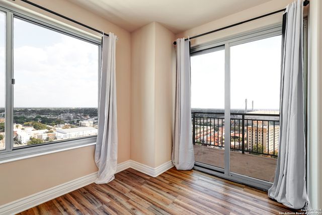 215 Center St Apt 1905, San Antonio, TX 78202