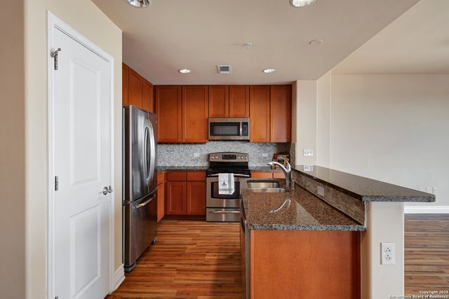 215 Center St Apt 1905, San Antonio, TX 78202