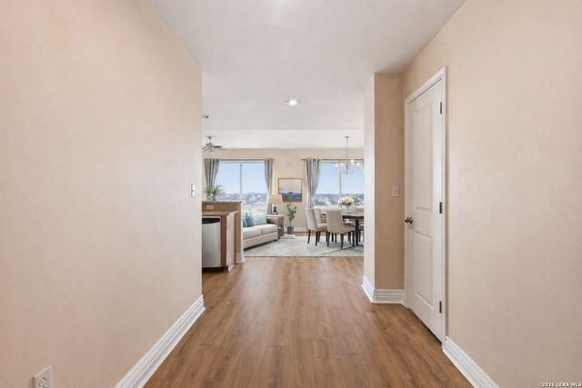 215 Center St Apt 1905, San Antonio, TX 78202