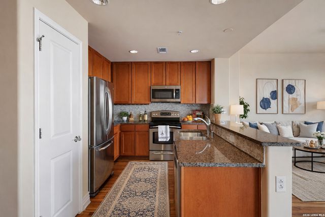 215 Center St Apt 1905, San Antonio, TX 78202