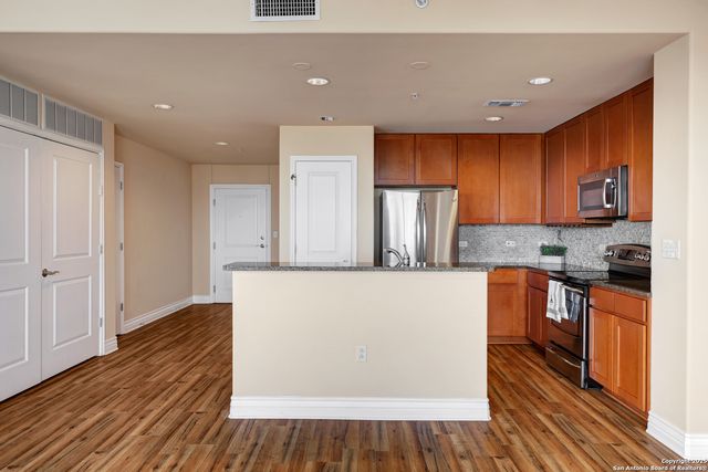 215 Center St Apt 1905, San Antonio, TX 78202