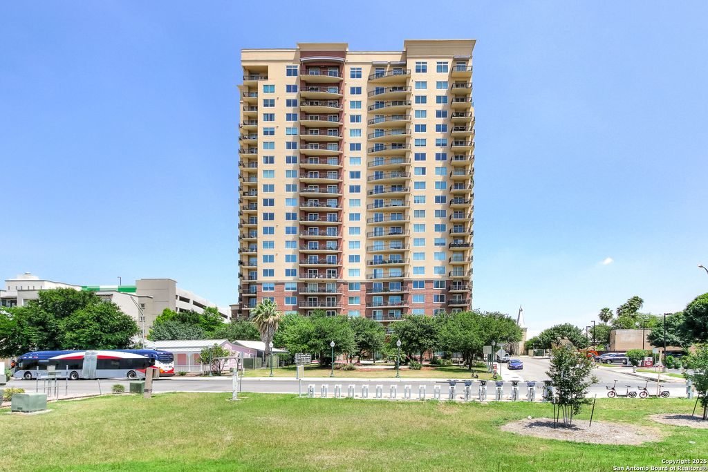 215 Center St Apt 1905, San Antonio, TX 78202
