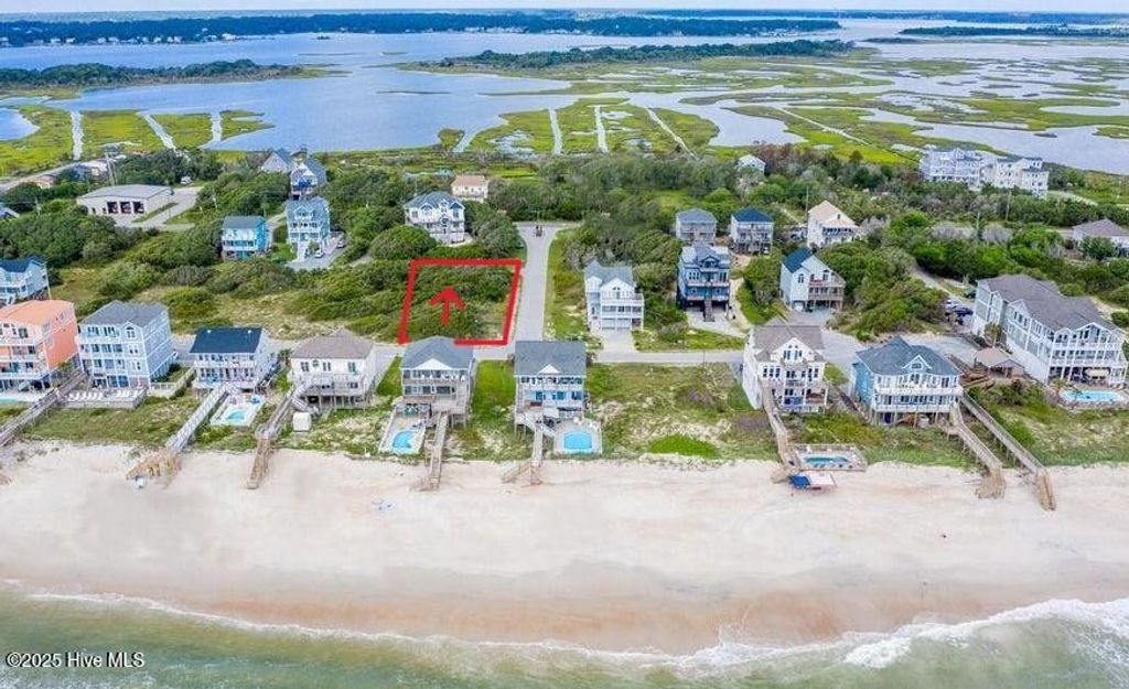 Image 6 of property listing at 25 Porpoise Place, N Topsail Beach, NC 28460