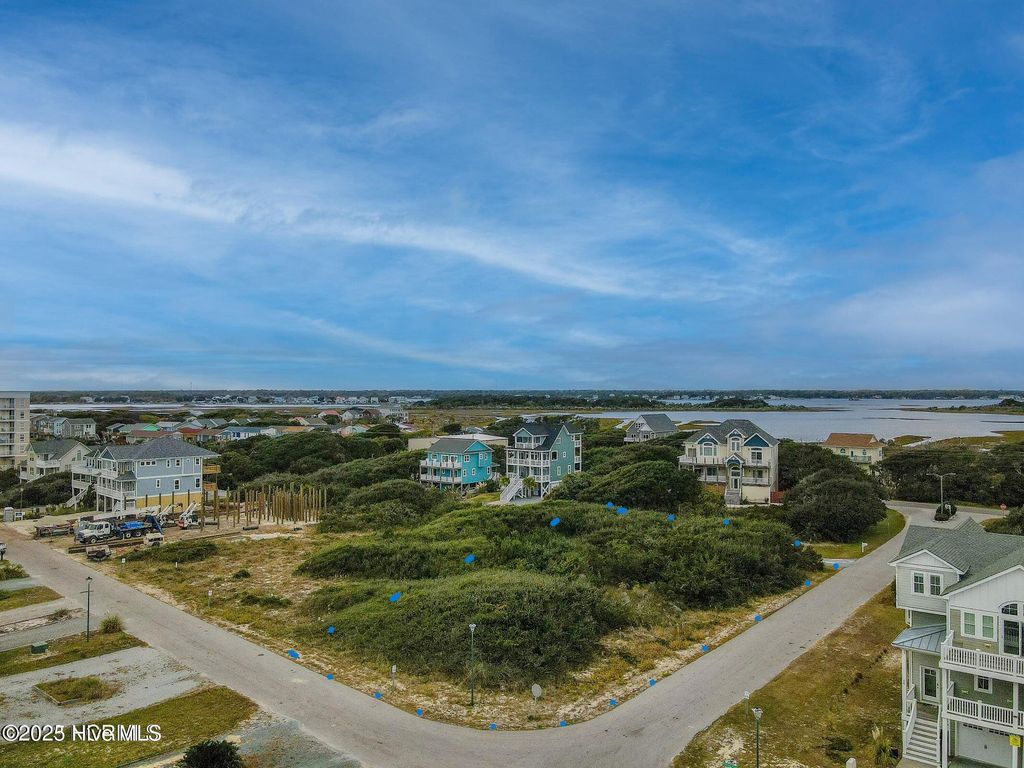 Image 8 of property listing at 25 Porpoise Place, N Topsail Beach, NC 28460