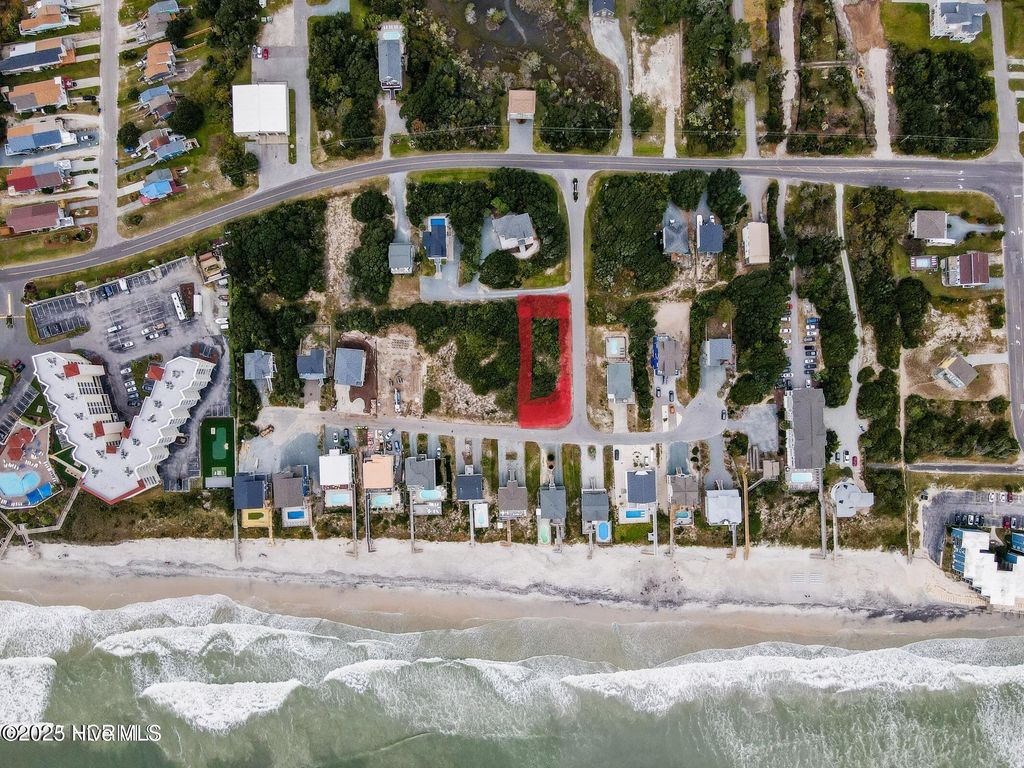 Image 9 of property listing at 25 Porpoise Place, N Topsail Beach, NC 28460