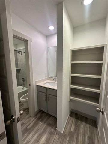 6915 Dell Vista Drive, Rosenberg, TX 77469