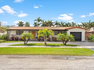 1116 NE 4th Ct, Hallandale Beach, FL 33009