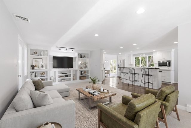 129 Pearl Street, Burlington, MA 01803
