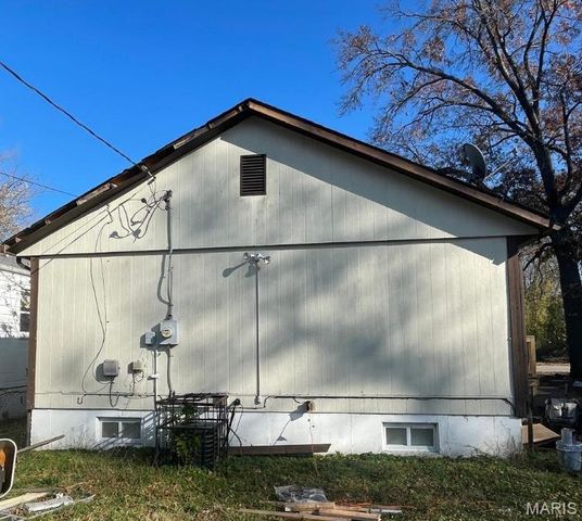 10053 Monarch Drive, St Louis, MO 63136
